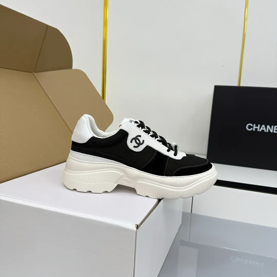 👟👟Ex-factory price 620👟👟 Chanel bread shoes ~ original calfskin panda shoes Chanel 25C latest hot style panda black and white sports shoes casual sneakers Xiaoxiang hot item classic black and white panda color coco girls must pay Fabric: original custom mixed sheepskin lining: original imported breathable mesh lining outsole: Original molded rubber + TPU combination Size: Women's 35-41